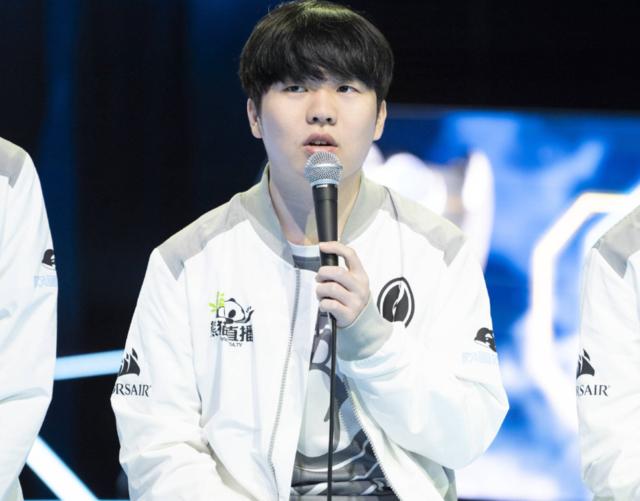 Top Esports vs LGD Gaming 资格生死战首发阵容：双方均为主力选手， 369 选择单挑 Sasi 。