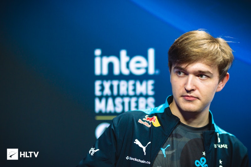 斯库特维克托的辉煌进化造成了爆炸性伤害。老贼和飞机无敌。 JD Gaming 击败了皇家蓝队